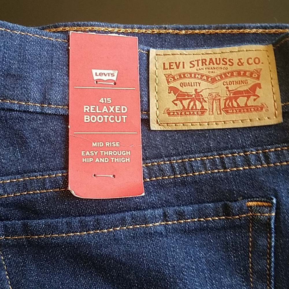 Levi's - Picture 2 of 3